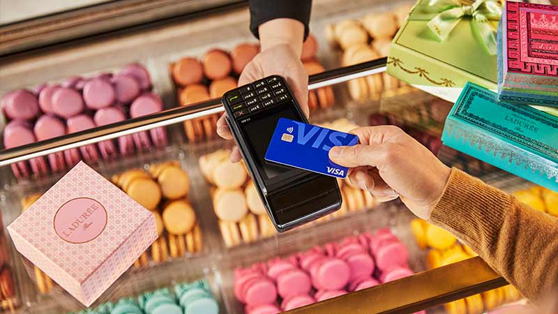 contactless payment with smartphone